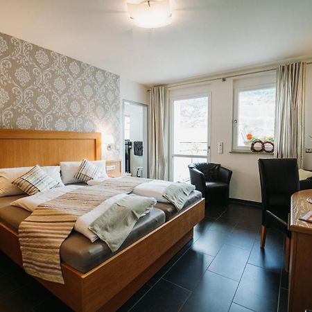 Wein- Und Gaestehaus Schwaab&Sohn Erden Dış mekan fotoğraf